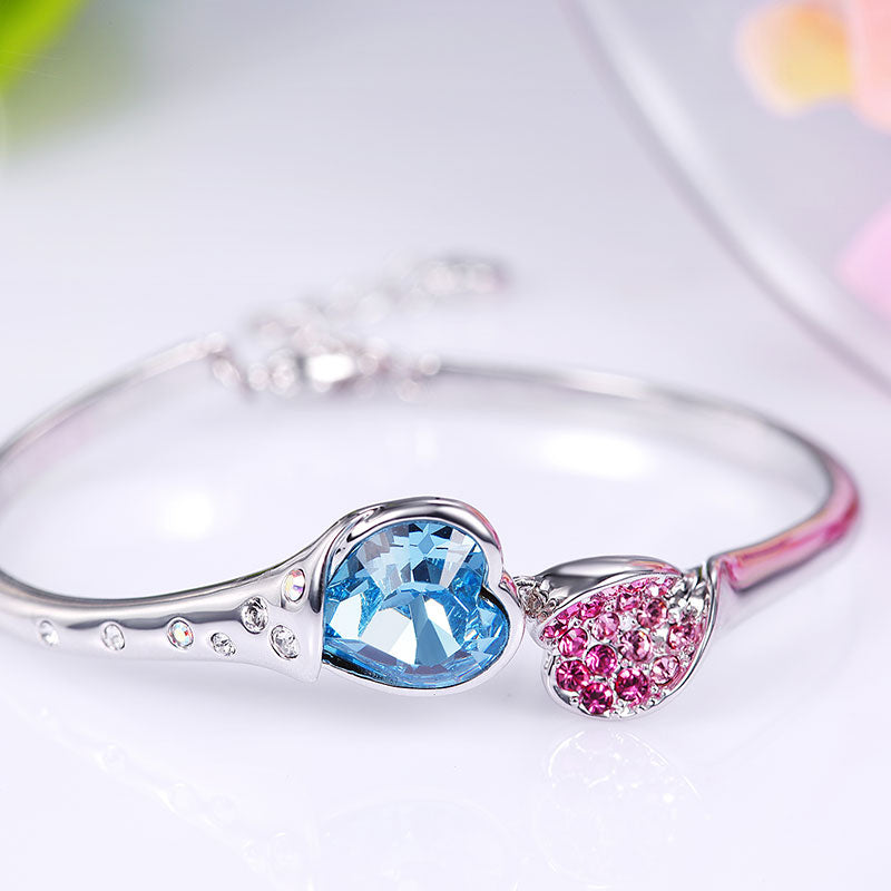 Heart-shaped bracelet