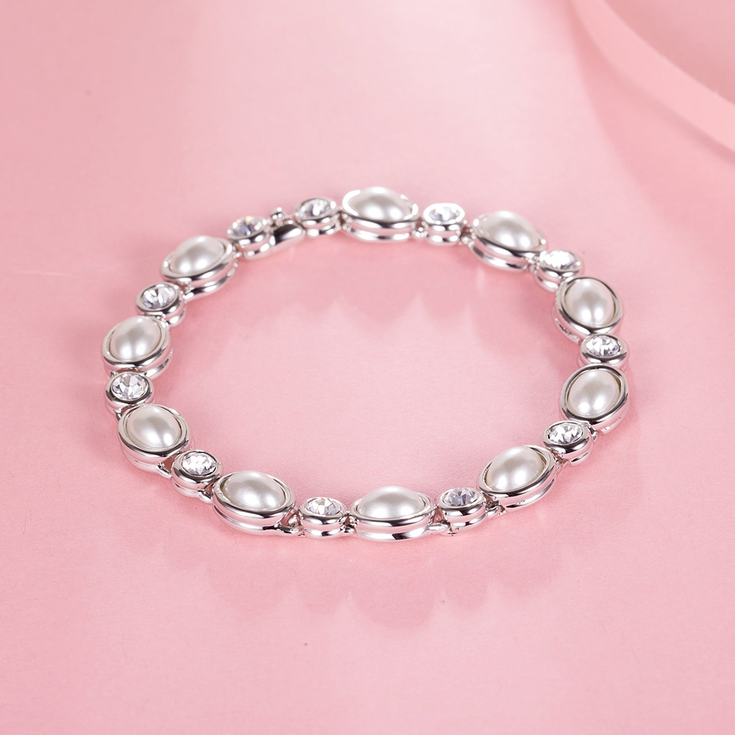 ‌Beaded Bracelet for Women - Fashionable Pearl-Inspired Wrist Jewelry‌‌