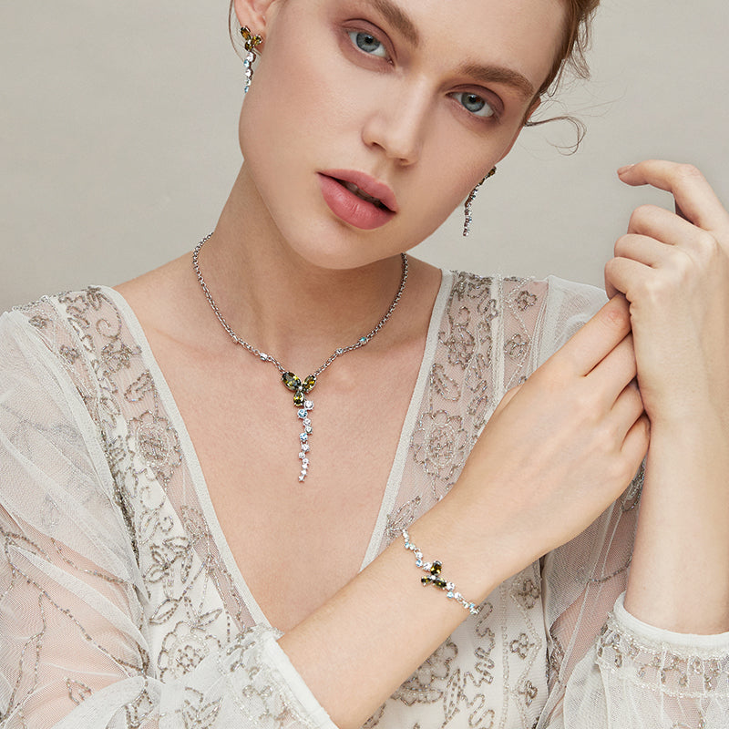 Three-Petal Flower Minimalist Light Luxury Bracelet