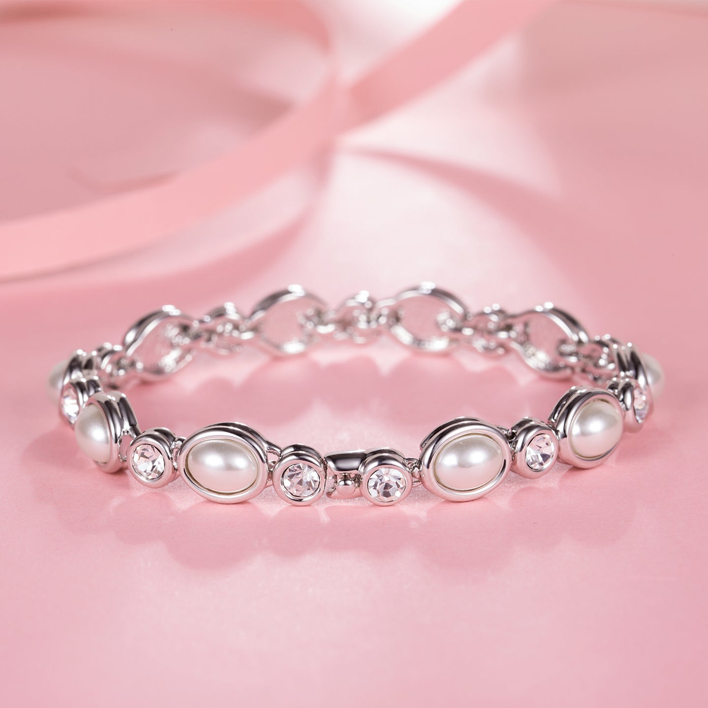 ‌Beaded Bracelet for Women - Fashionable Pearl-Inspired Wrist Jewelry‌‌