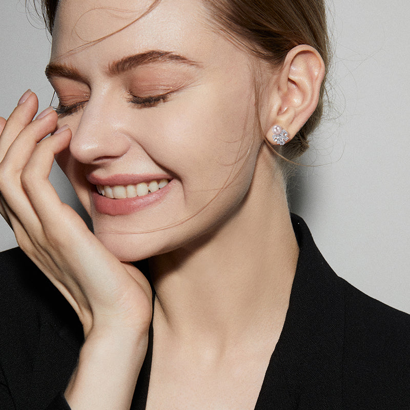 ‌Pearl-studded bow earring‌