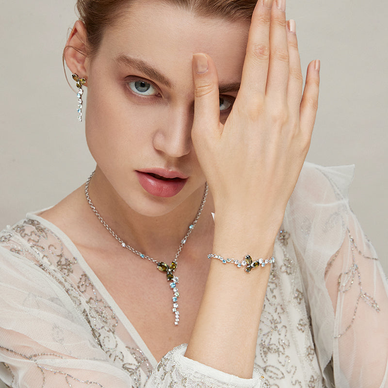 Three-Petal Flower Minimalist Light Luxury Bracelet