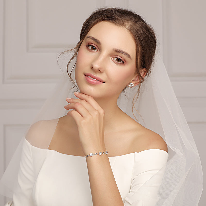 Fashionable Minimalist Wrist Jewelry