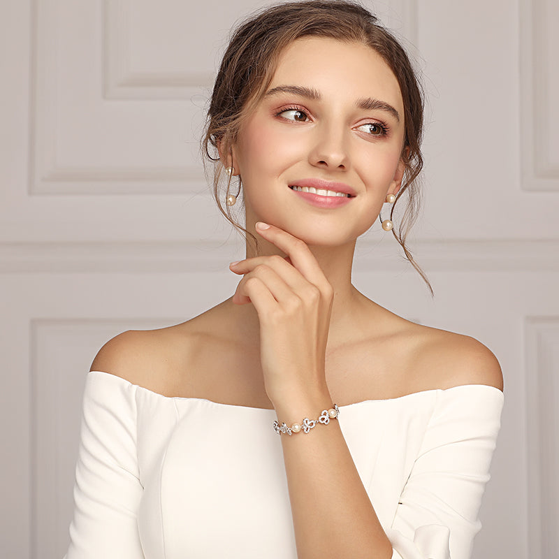 Hollow Floral Pattern Bracelet