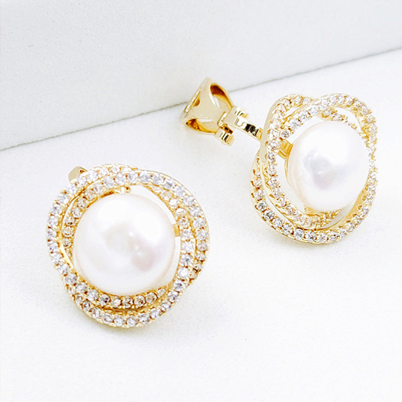 Pearl earrings 